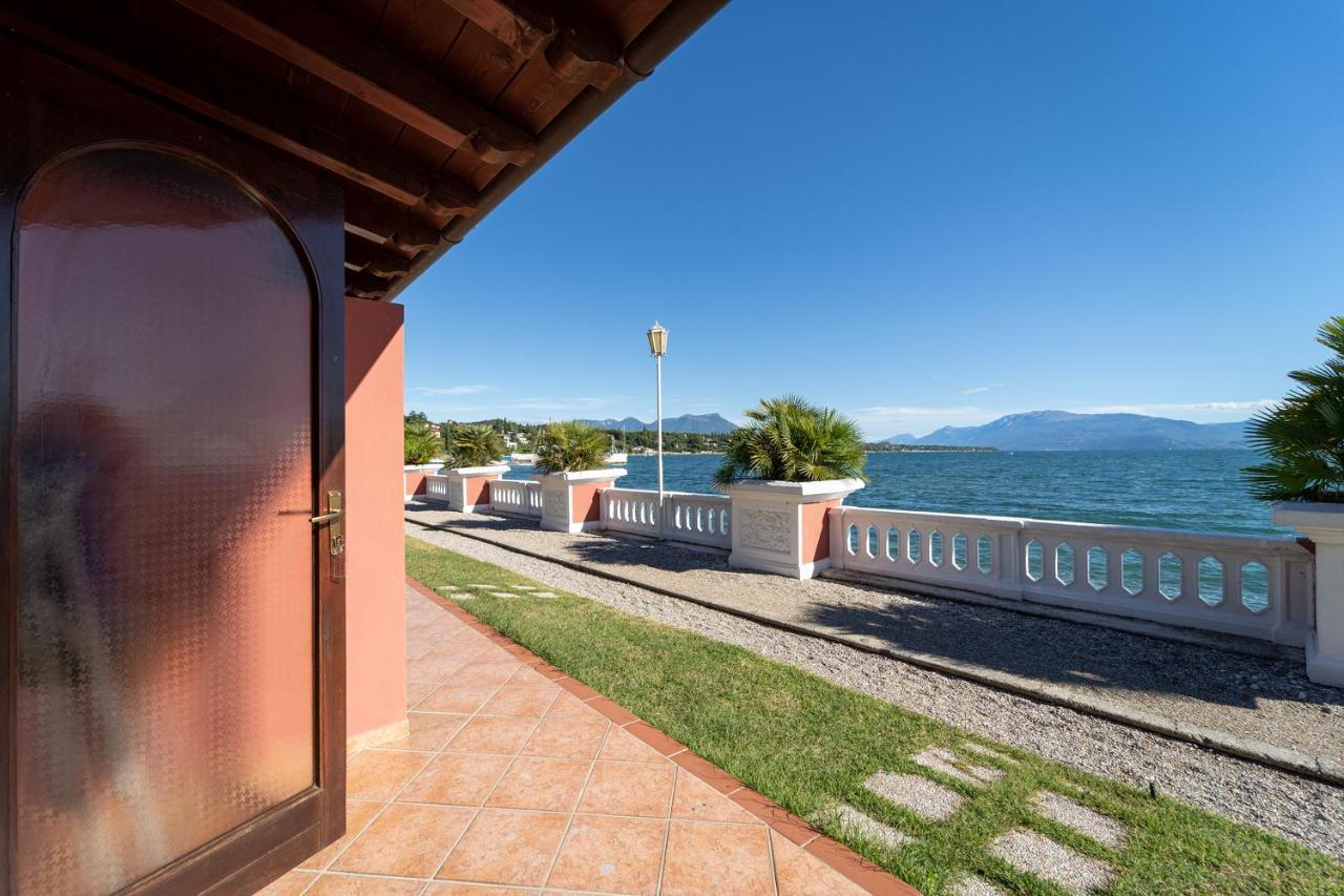 Villa Garuti Village Паденге-суль-Гарда Екстер'єр фото