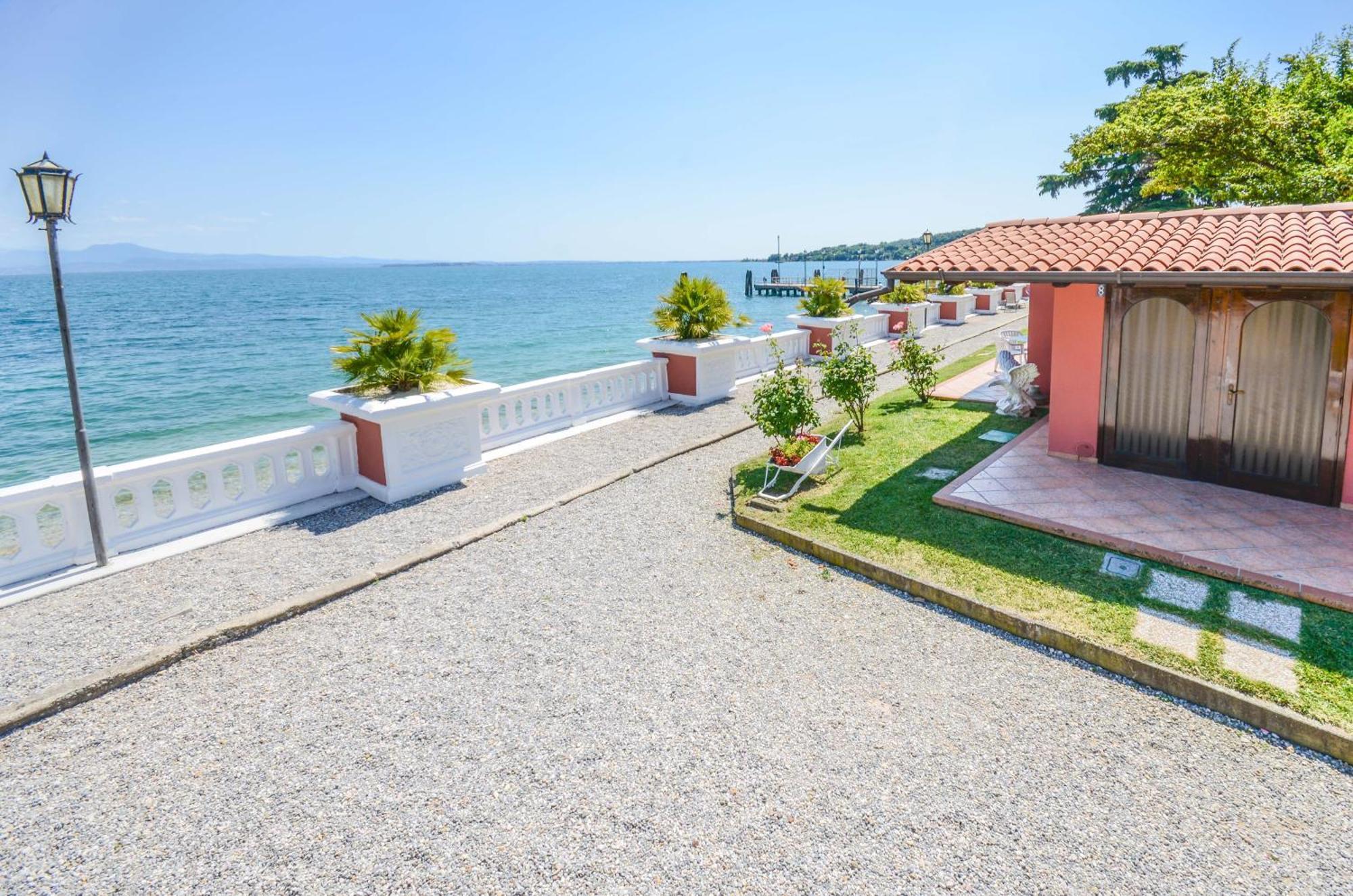 Villa Garuti Village Паденге-суль-Гарда Екстер'єр фото