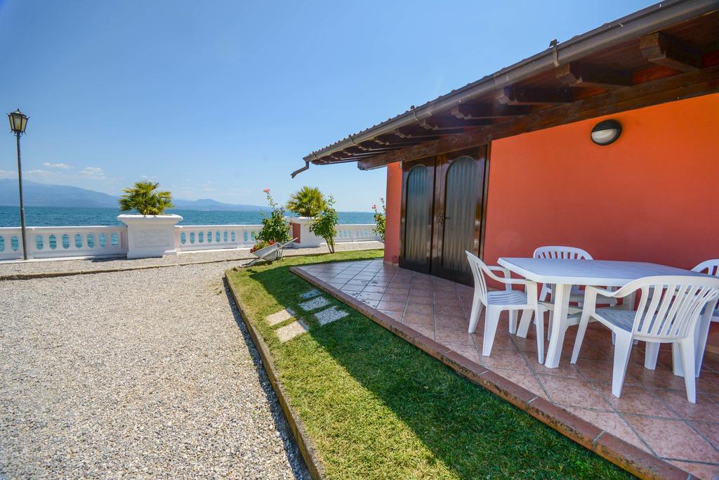 Villa Garuti Village Паденге-суль-Гарда Номер фото