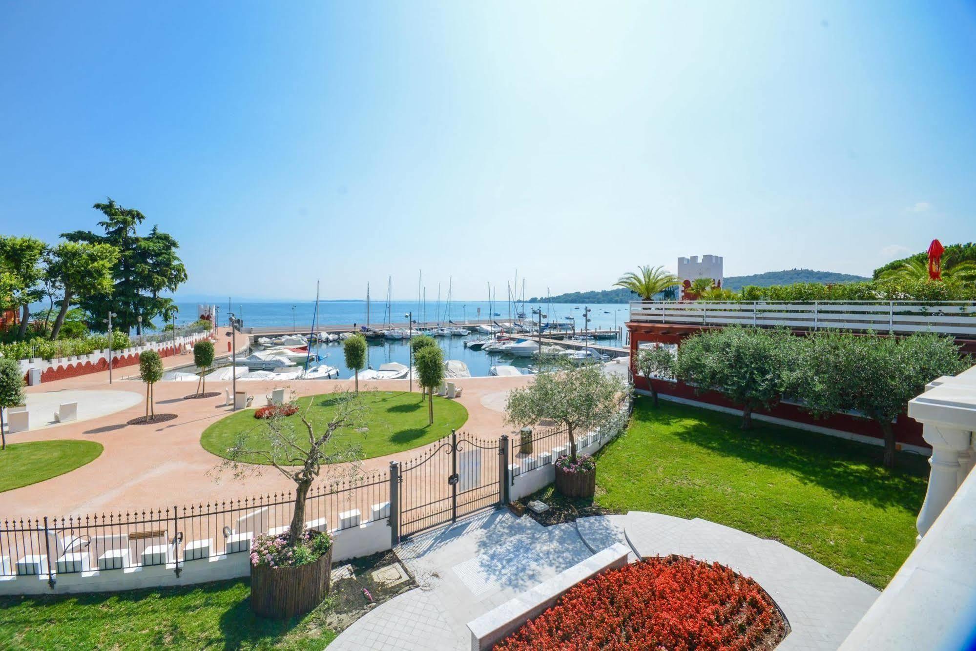 Villa Garuti Village Паденге-суль-Гарда Екстер'єр фото
