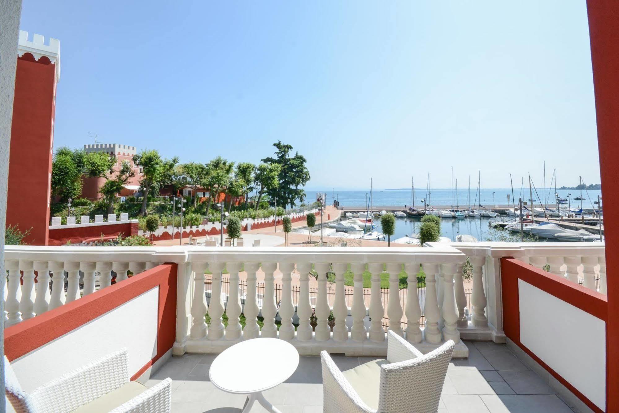 Villa Garuti Village Паденге-суль-Гарда Екстер'єр фото