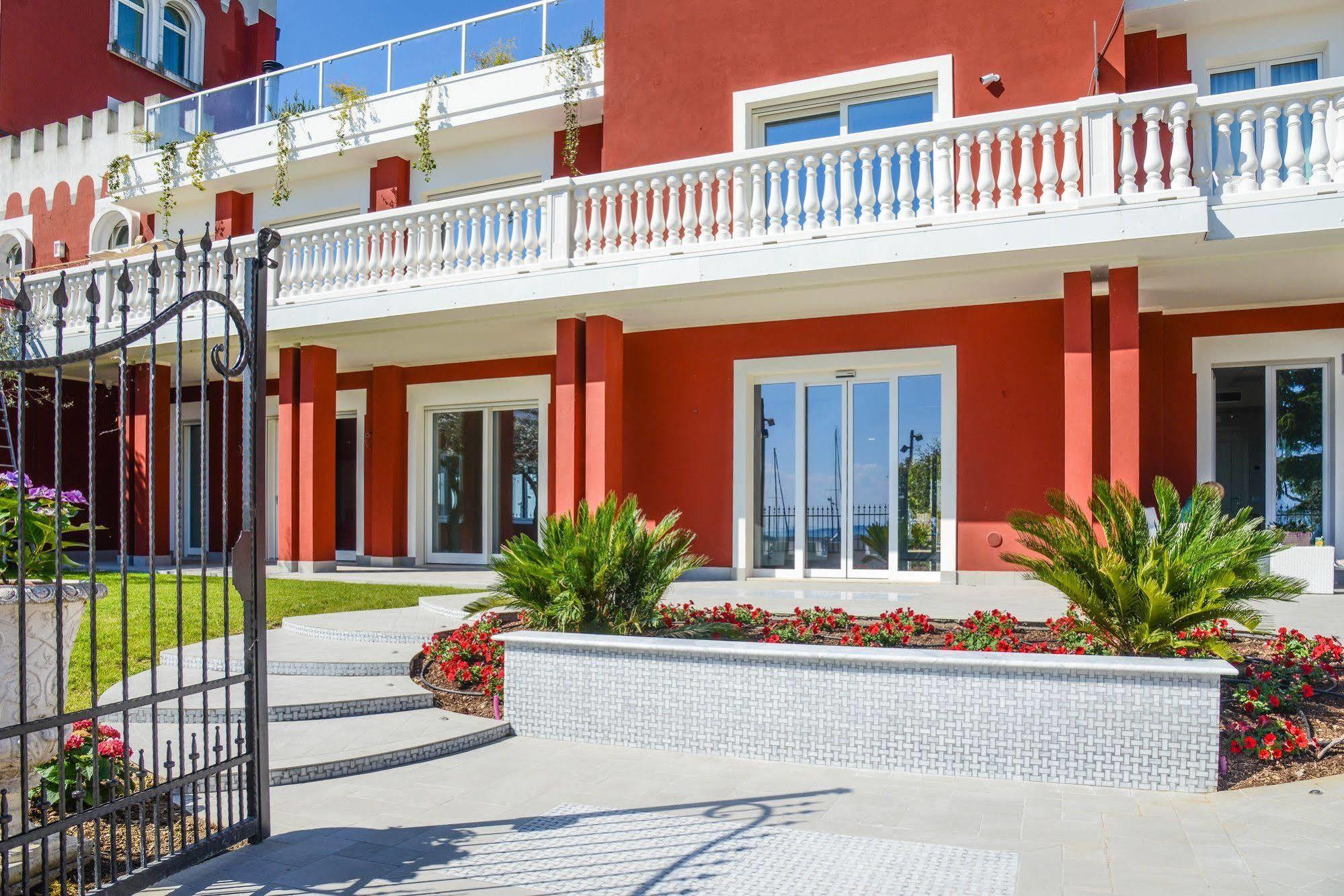 Villa Garuti Village Паденге-суль-Гарда Екстер'єр фото