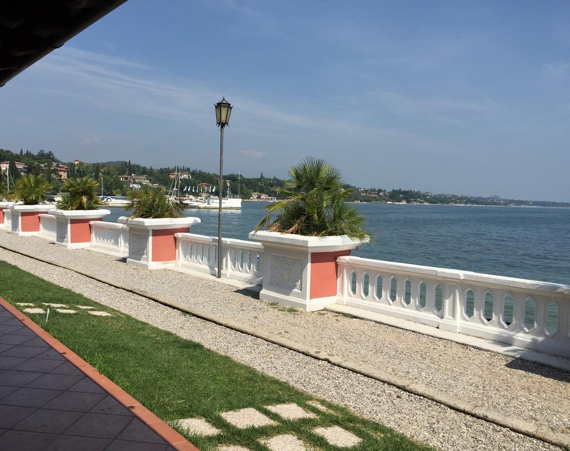 Villa Garuti Village Паденге-суль-Гарда Екстер'єр фото